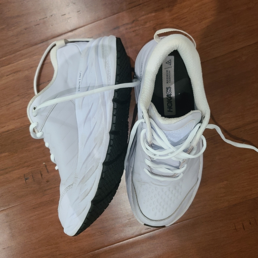 Woman's 10.5 HOKA ONE ONE